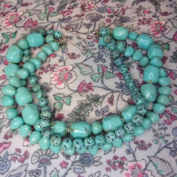 Avon Chunky  Faux Turquoise Bead Necklace 18" - 22" L - Picture 3 of 8